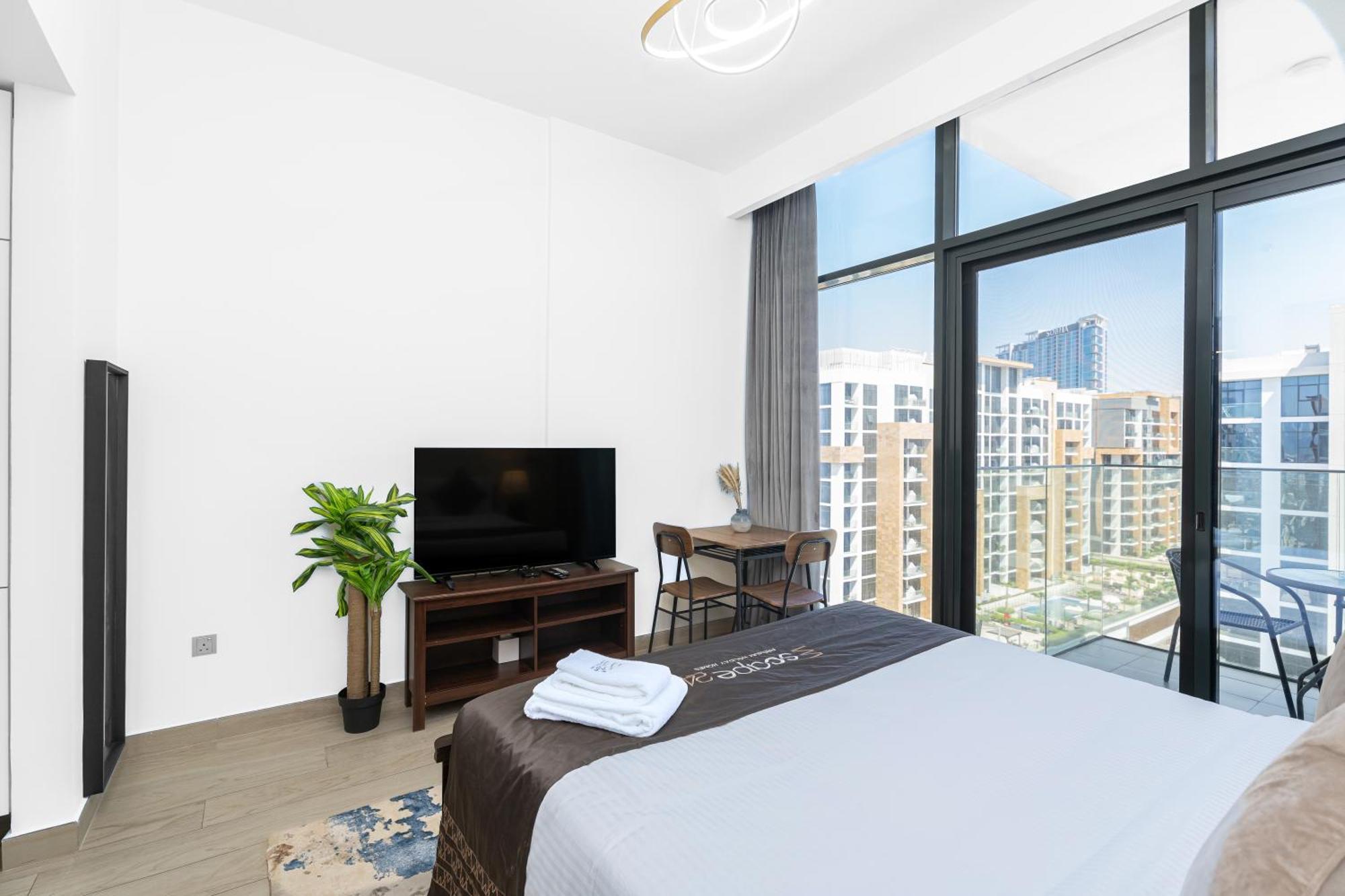 Escape24 Stylish Azizi Riviera 8 Meydan One Apartment